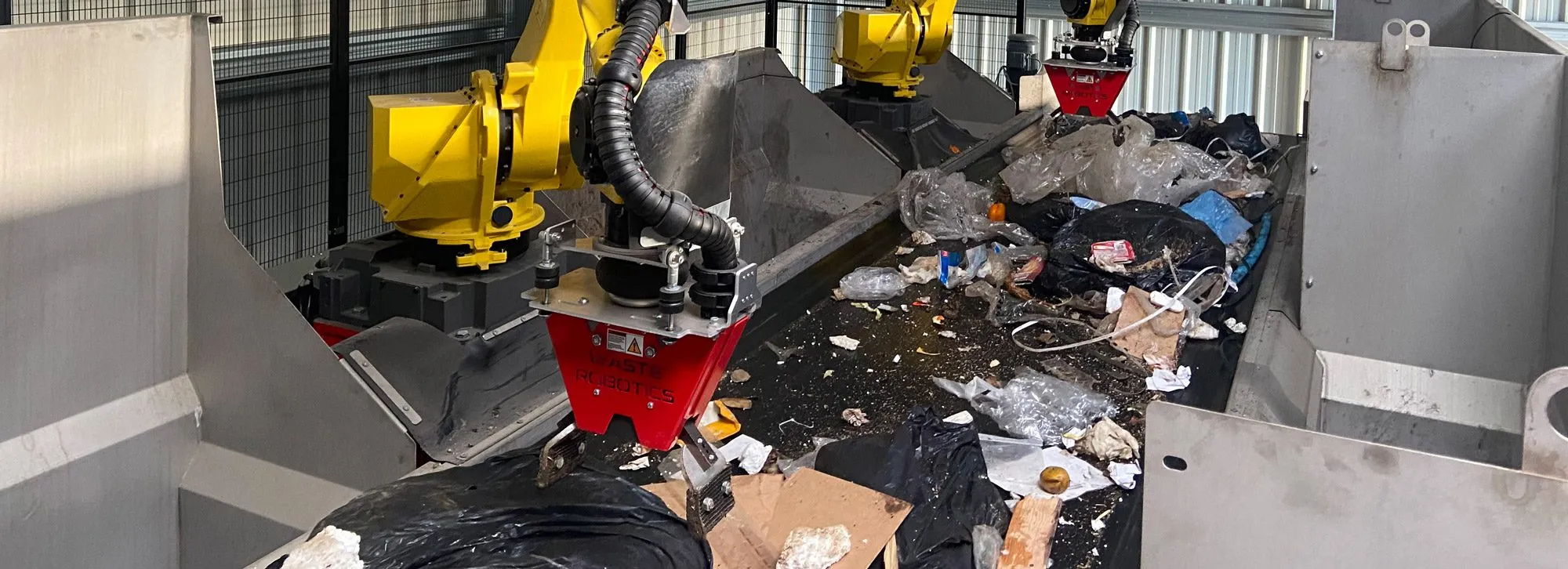 Samspillet mellom deteksjon og manipulasjon i avfallsroboter