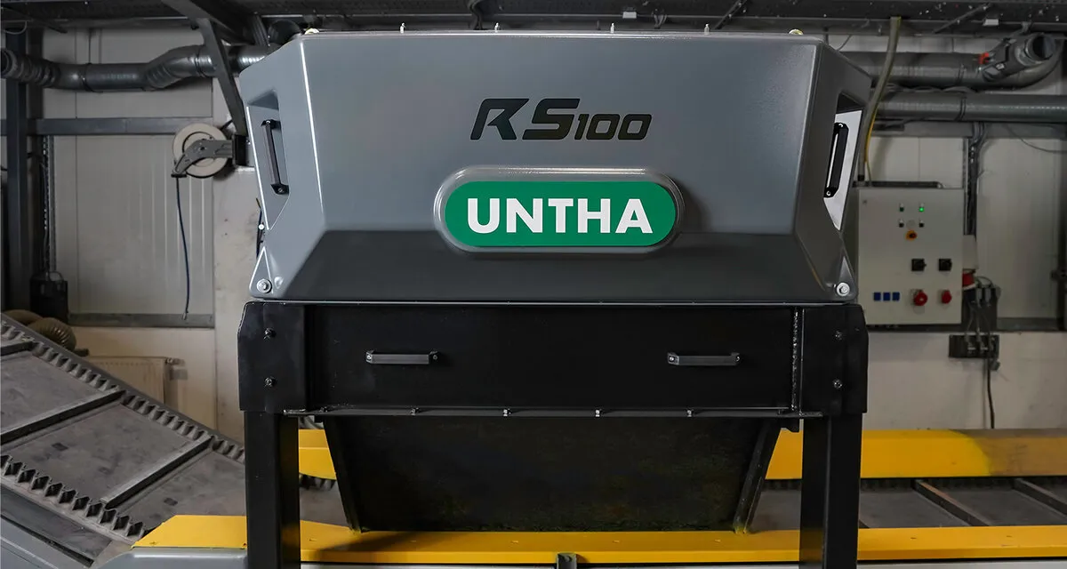 UNTHA RS100 integrert i prosesslinje med transportbånd