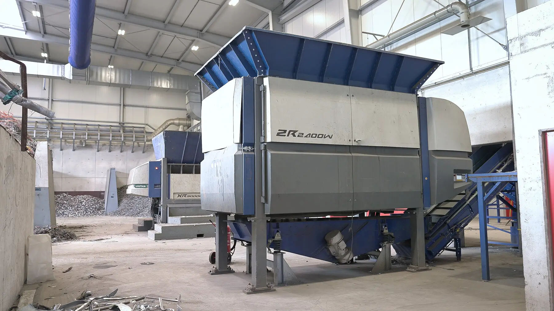 UNTHA ZR2400W installert i metallgjenvinningsanlegg